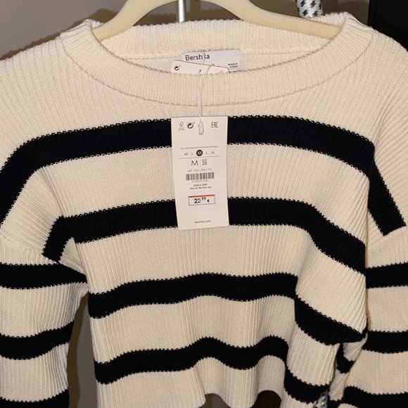 Cropped Knit Sweater, NWT, Size M - Picture 3 of 6